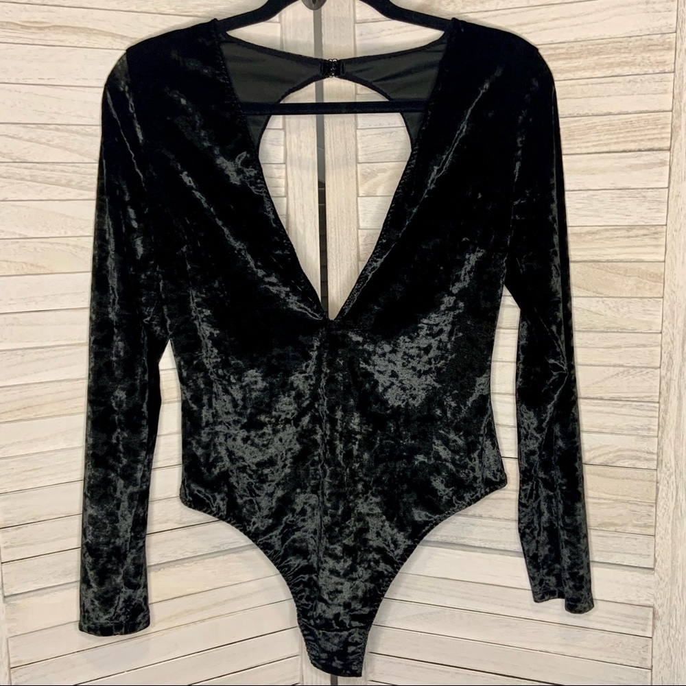 Victoria’s Secret Black Crushed Velvet Plunge Deep V Neck Body Suit New Sz M